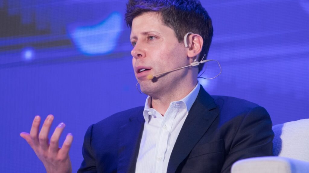 Es ist an der Reihe, dass Sam Altman enthüllt, wodurch er Smartphones ersetzen möchte, eine KI-basierte Innovation, entwickelt von einer ikonischen Figur von Apple